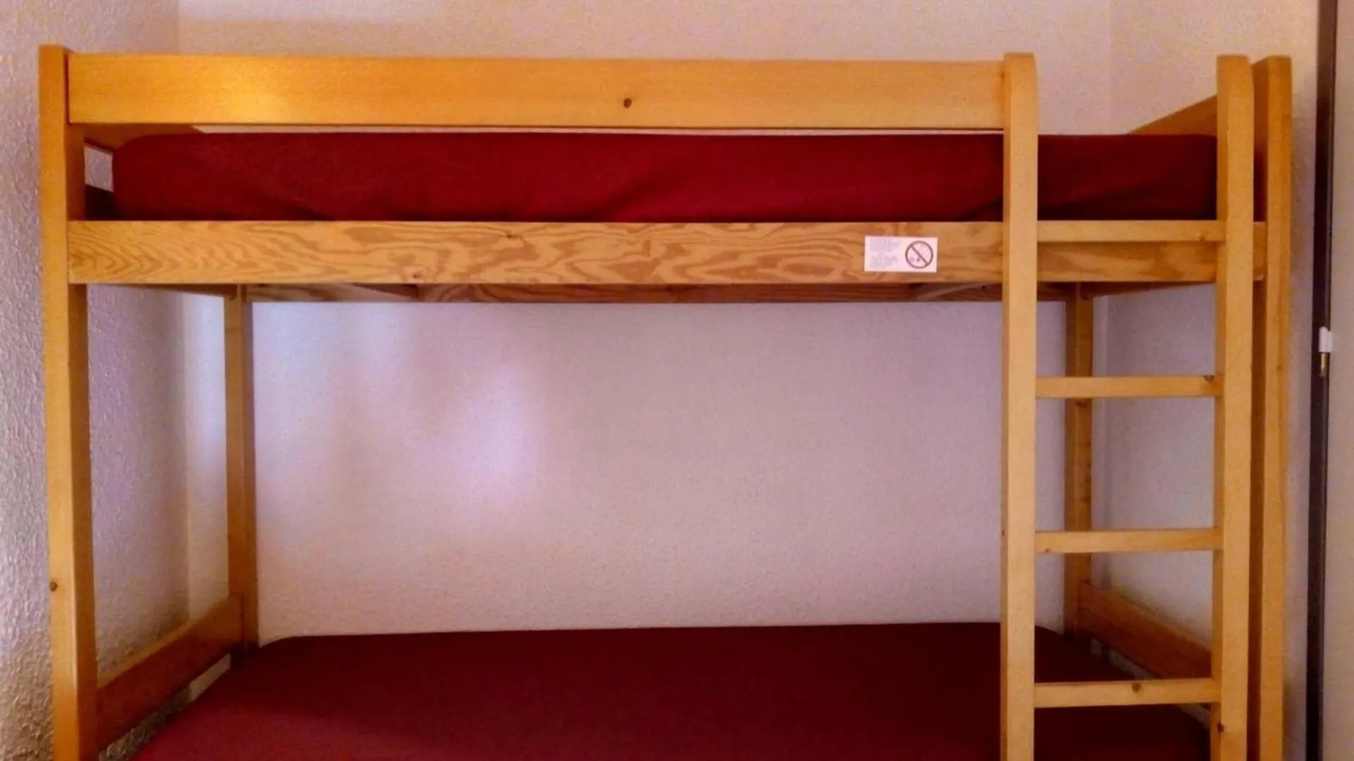 Apartment Meribel: Appartement 3 Pieces Avec Mezzanine, Balcon, Acces Direct Aux Pistes - Fr-1-355-186