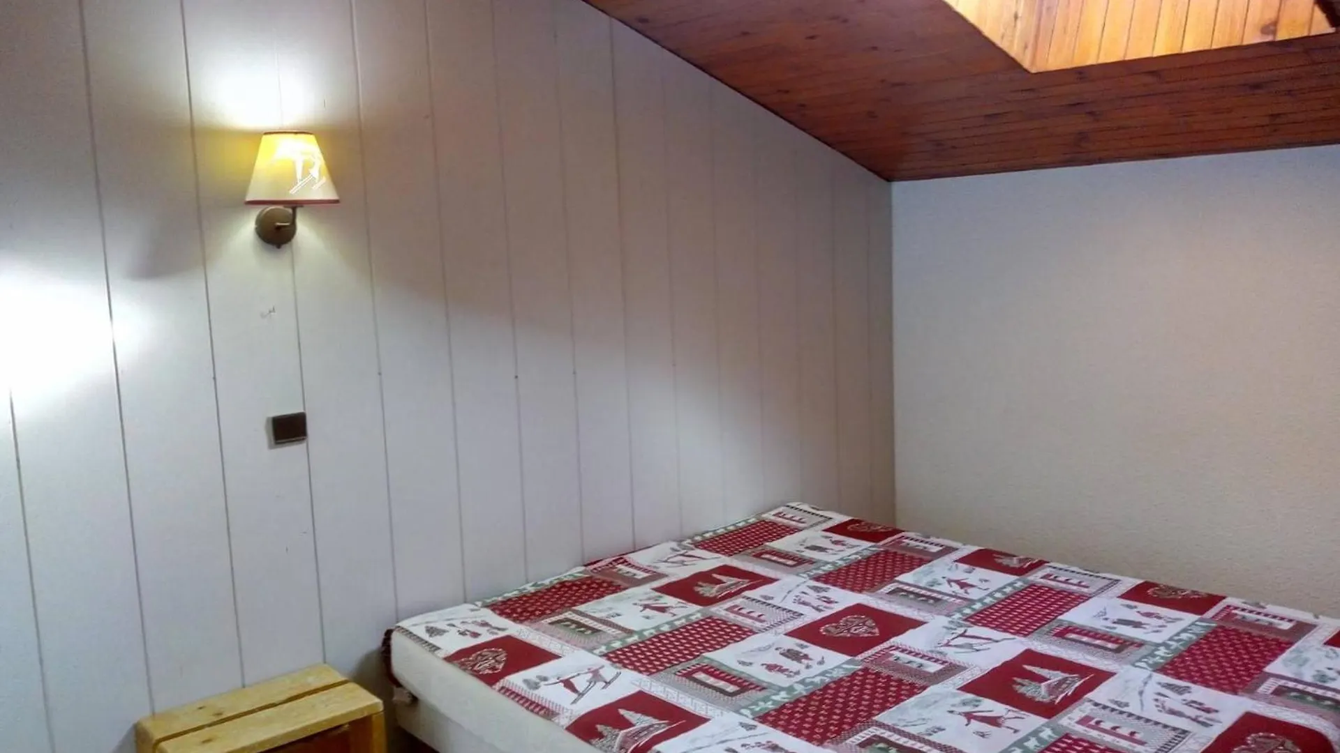 Apartment Meribel: Appartement 3 Pieces Avec Mezzanine, Balcon, Acces Direct Aux Pistes - Fr-1-355-186