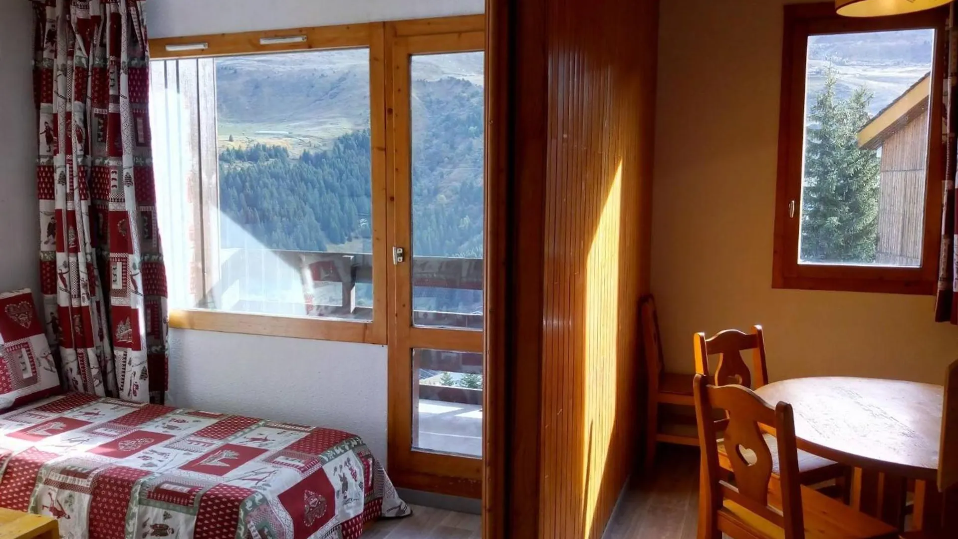 Meribel: Appartement 3 Pieces Avec Mezzanine, Balcon, Acces Direct Aux Pistes - Fr-1-355-186 Meribel