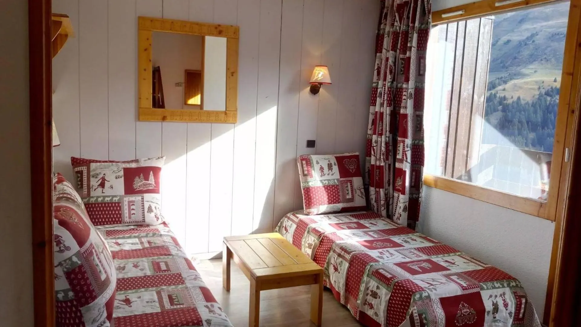 Meribel: Appartement 3 Pieces Avec Mezzanine, Balcon, Acces Direct Aux Pistes - Fr-1-355-186