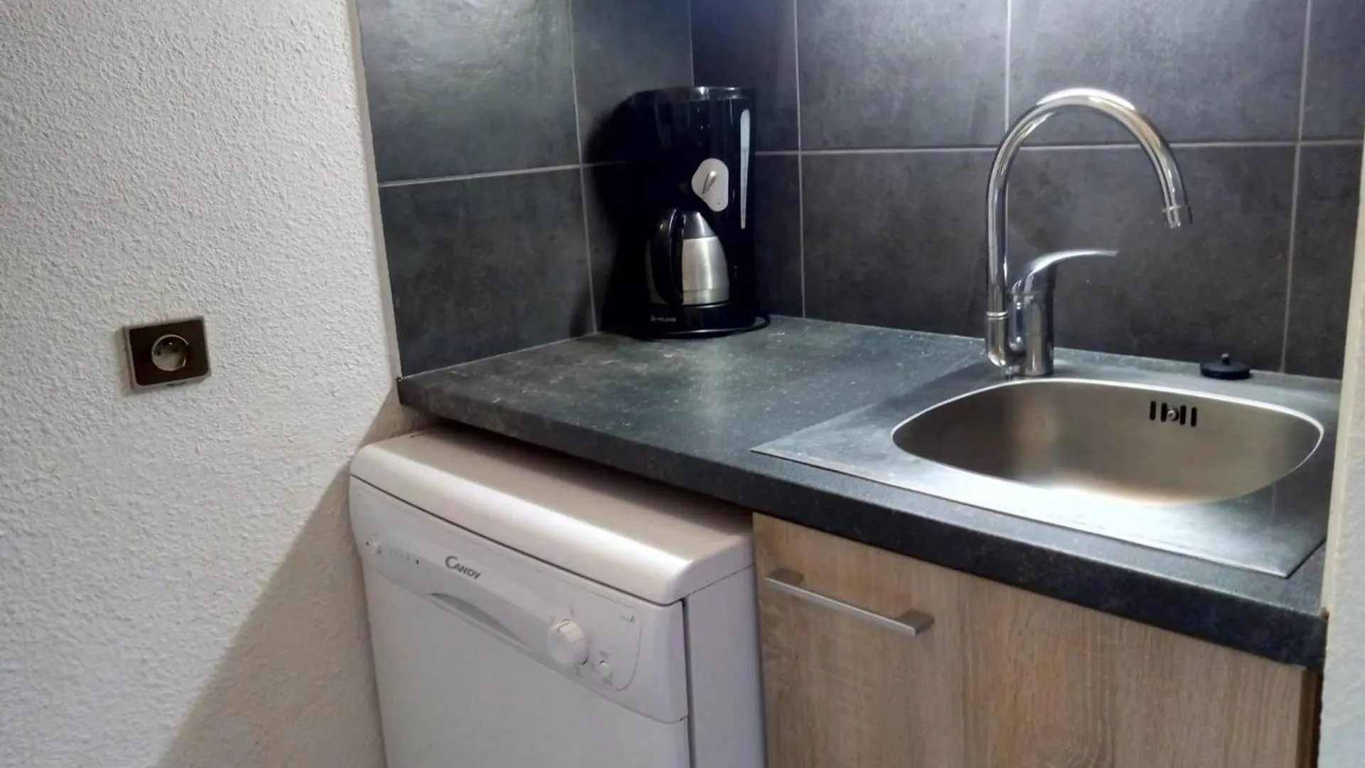 Meribel: Appartement 3 Pieces Avec Mezzanine, Balcon, Acces Direct Aux Pistes - Fr-1-355-186